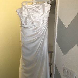 Sleeveless wedding dress
